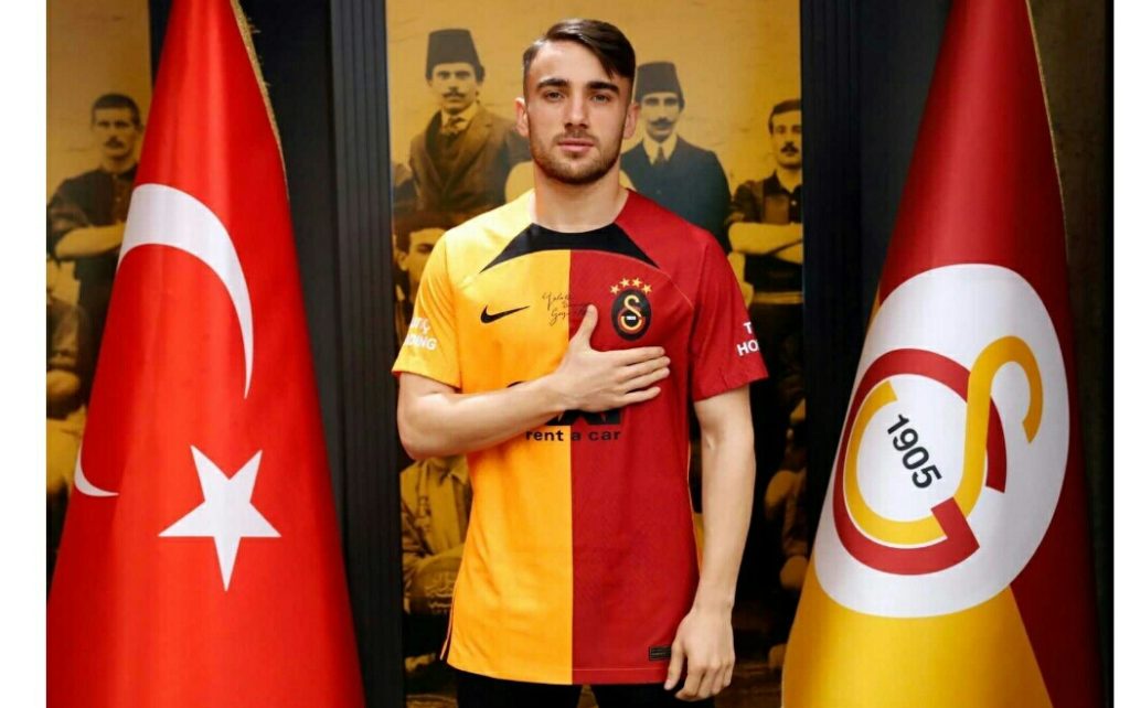 Milli üzvü ilə yeni müqavilə imzaladı