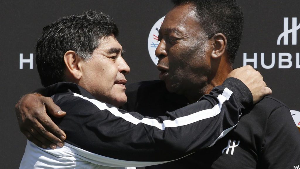 Pele təbrik etdi: Maradona gülümsəyir