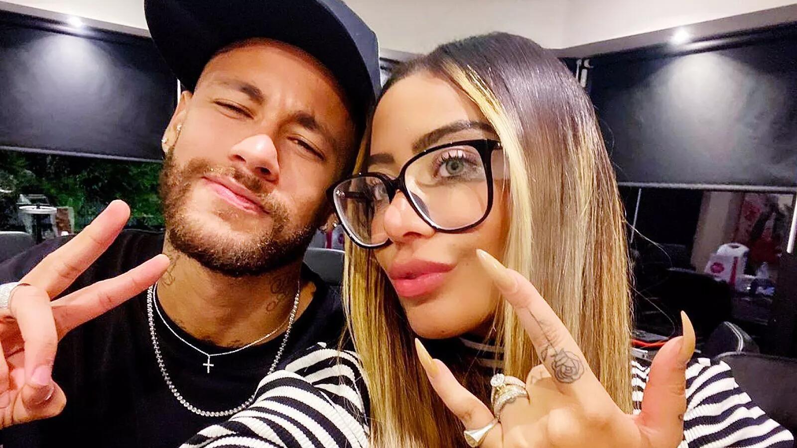 Neymar hər il bu gözələ görə aradan çıxır - FOTOLAR