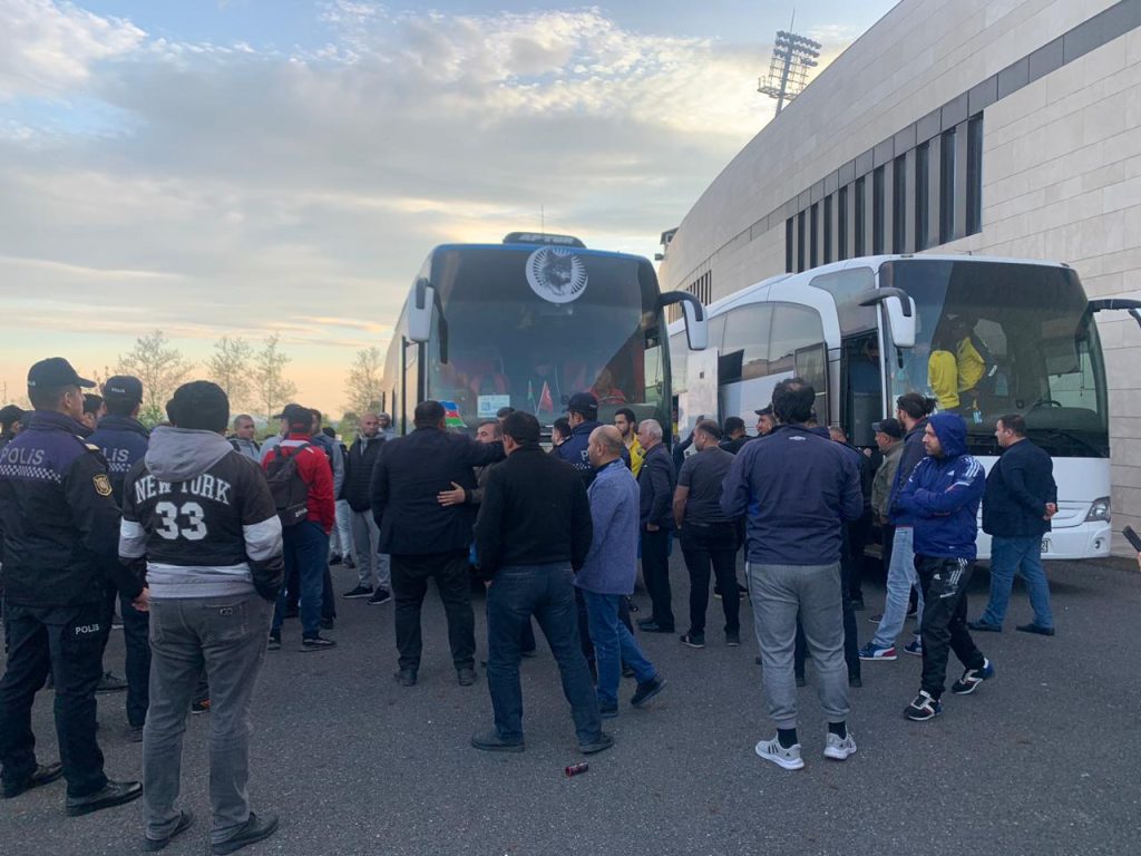 Gəncəlilərlə tovuzlular arasında dava, polis müdaxilə etdi - Foto