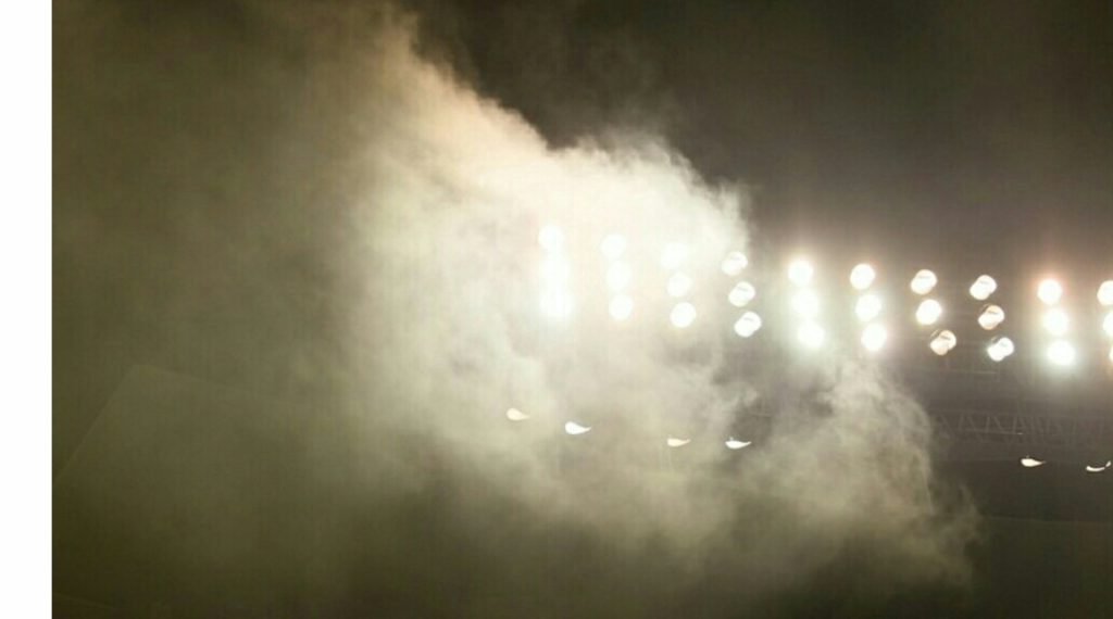 Stadiondakı yanğına görə oyun gec başlayıb