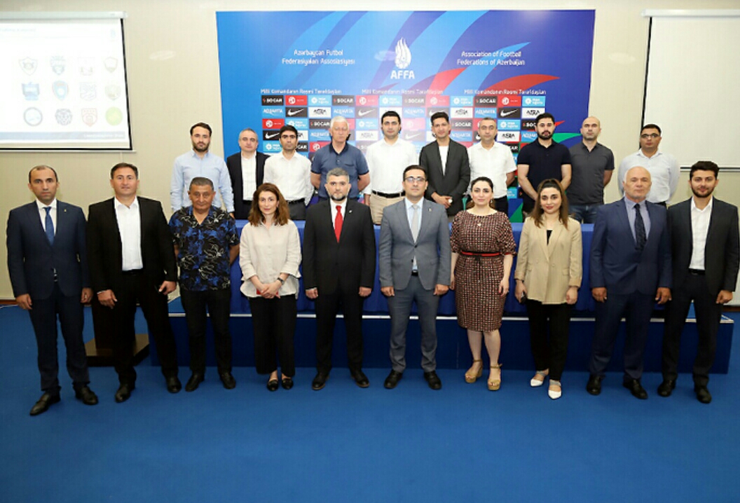 Klublara lisenziyalar təqdim olundu