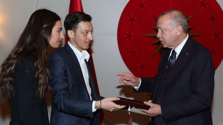 Ərdoğan Özilə yüksək vəzifə verir?