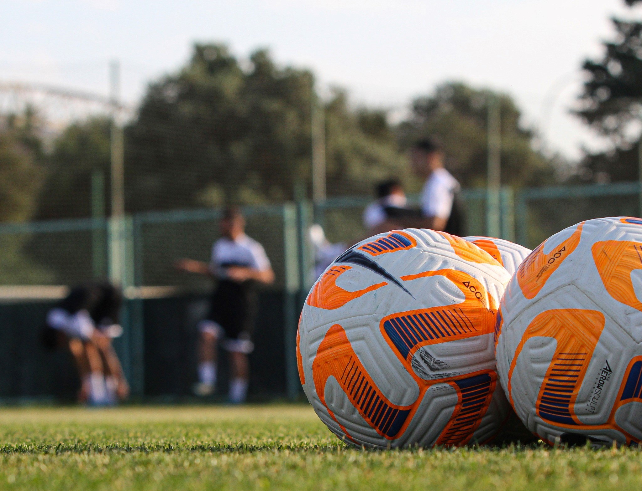 Kapitansız, baş məşqçisiz, transfersiz heyət