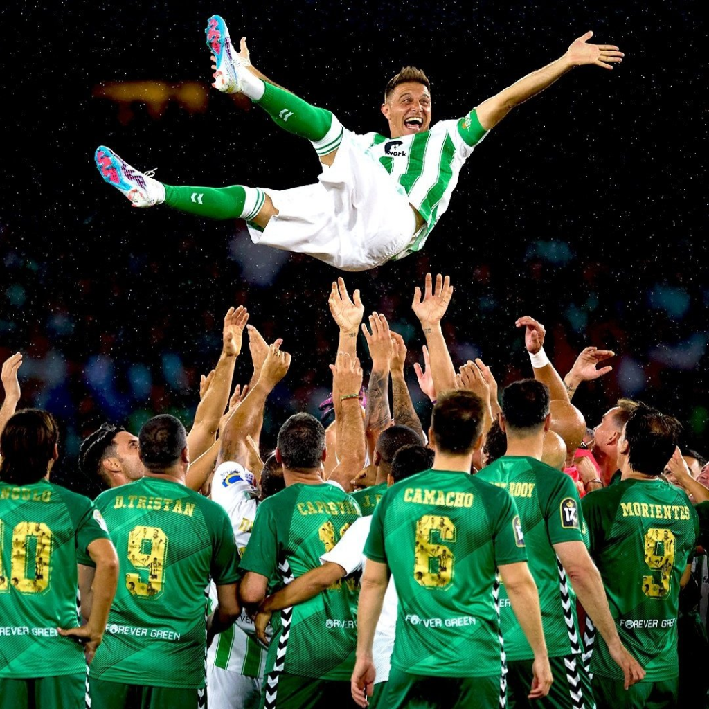 Əfsanəvi futbolçuya görün hansı işi tapşırdılar – FOTO