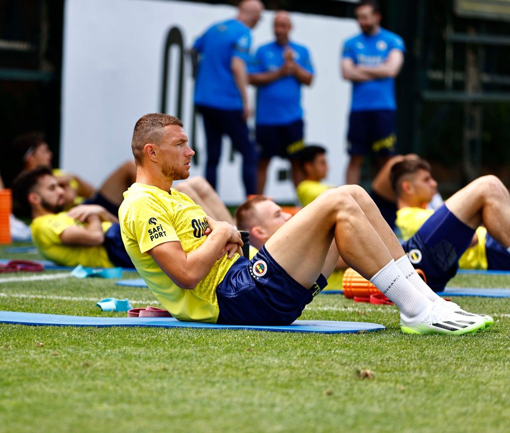 “Fənərbağça”nın 3 futbolçusu “Neftçi”yə qarşı oynamayacaq