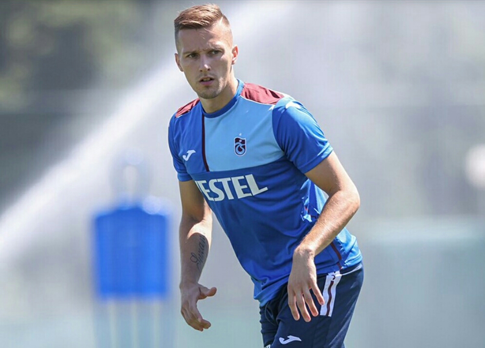 Yeni transfer sıradan çıxdı