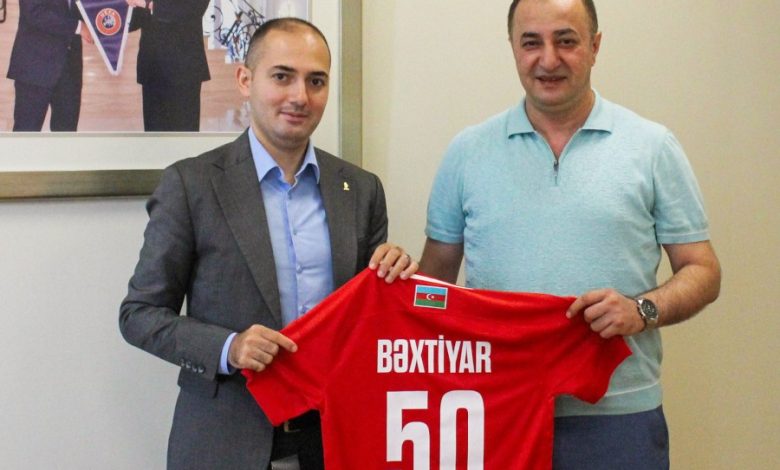 Baş katib Musayevi təbrik etdi