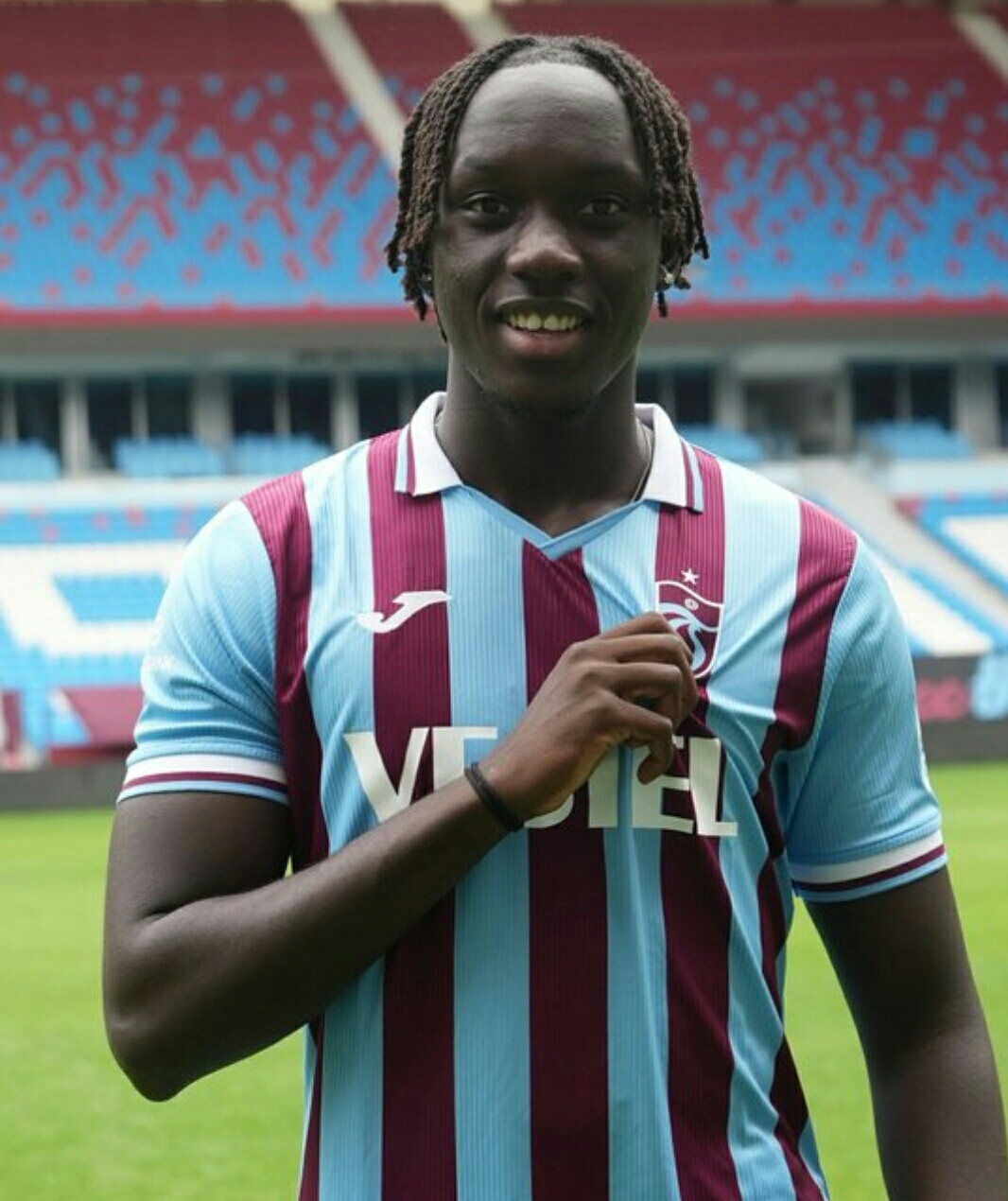 Mendi "Trabzonspor"la müqavilə imzaladı