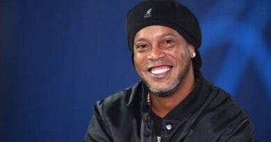 Ronaldinyo onun “Qızl top”u almasını istəyir - Amma bu komandada