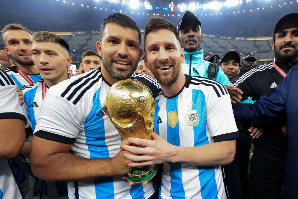 Messi Aquero ilə şərik oldu