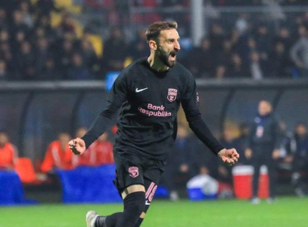 Volkov yazılmayan qaydaya əməl etdi, apardı – FOTO