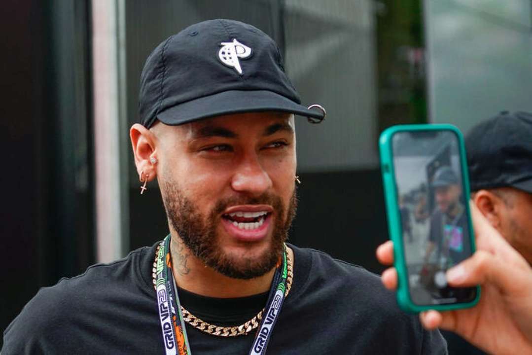 Görün Neymar transseksualı nəyə görə məhkəməyə verdi