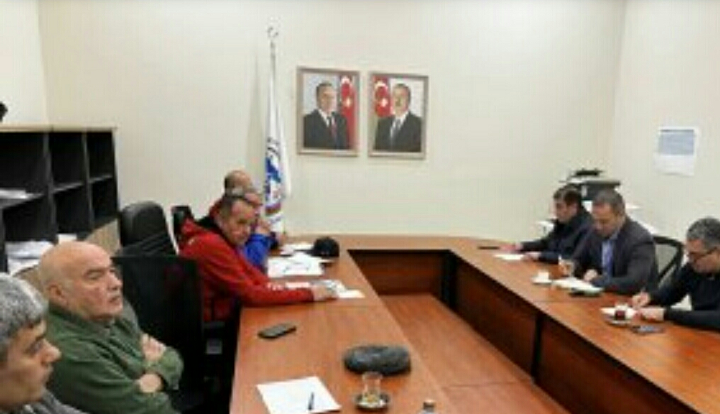 Federasiya prezidenti məşqçilərlə görüşdü