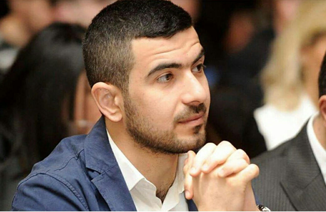 Elgiz Abbasov: "Bir də gördük, kimsə çöldən şüşəni sındırır"