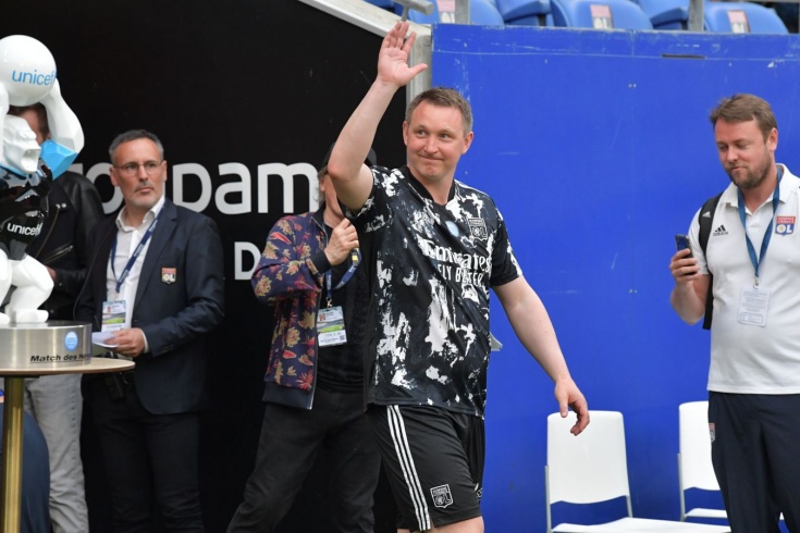 Bu ölkədə Rövnəq tapa bilmədilər: Futbolçu federasiya prezidenti oldu