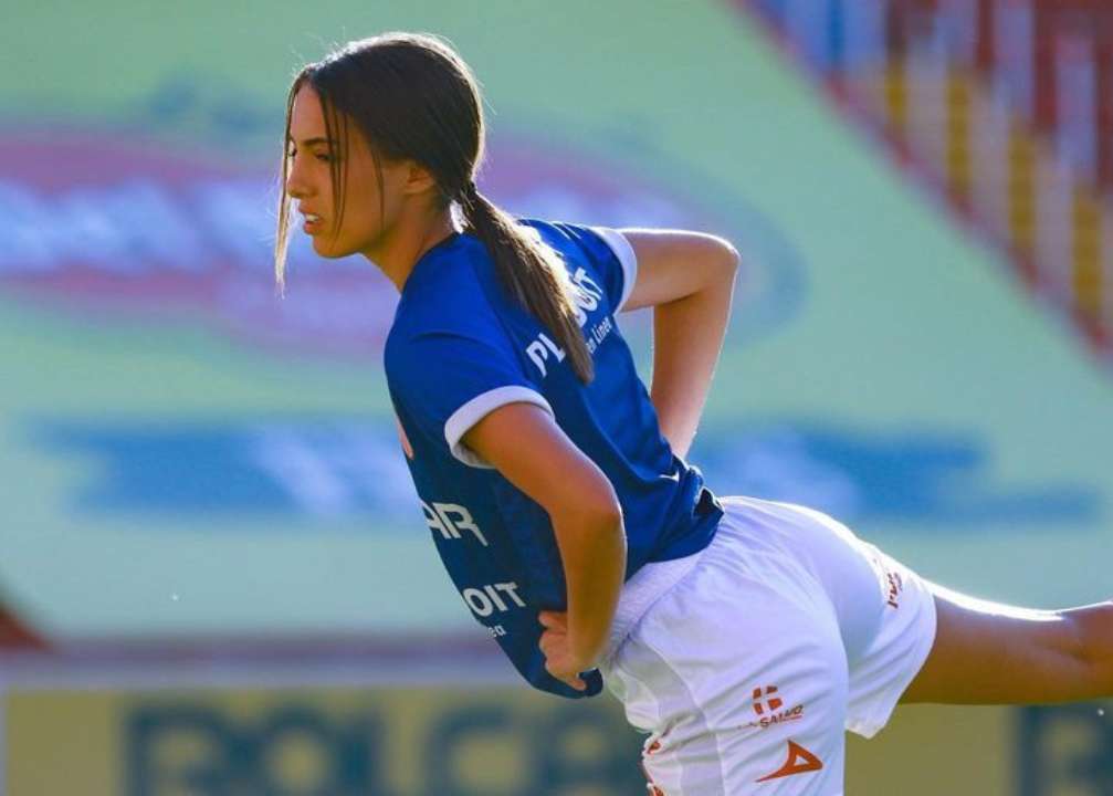 Cazibədar futbolçu karyerasını görün nəyə qurban verdi - FOTOLAR