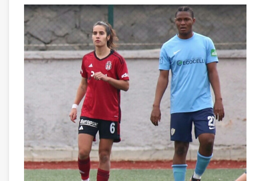 Qadın komandasında kişi futbolçu?