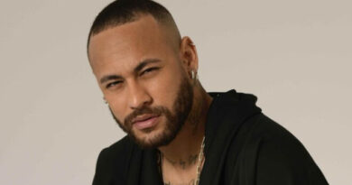 Neymar bahalı saatını nümayiş etdirdi: Ondan cəmisi...- FOTO