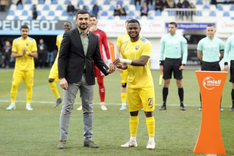 “Kəpəz”in futbolçusu mükafatlandırıldı