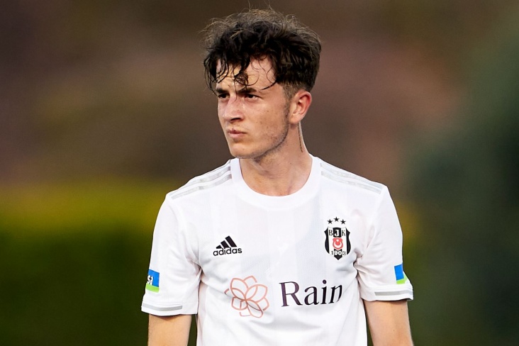 “Beşiktaş” onunla müqaviləni pozdu: Tanışlıq saytında qız axtarırmış - FOTO 1 “Beşiktaş” onunla müqaviləni pozdu: Tanışlıq saytında qız axtarırmış - FOTO