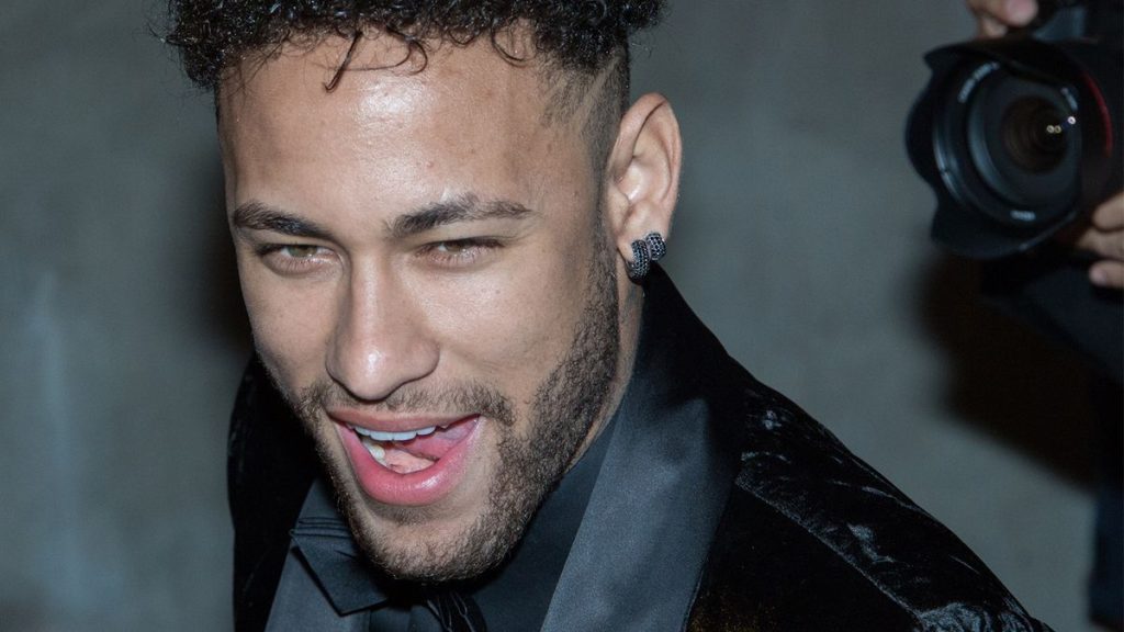 Neymar məşhur blogerin sevgilisinə “podxod” edirmiş
