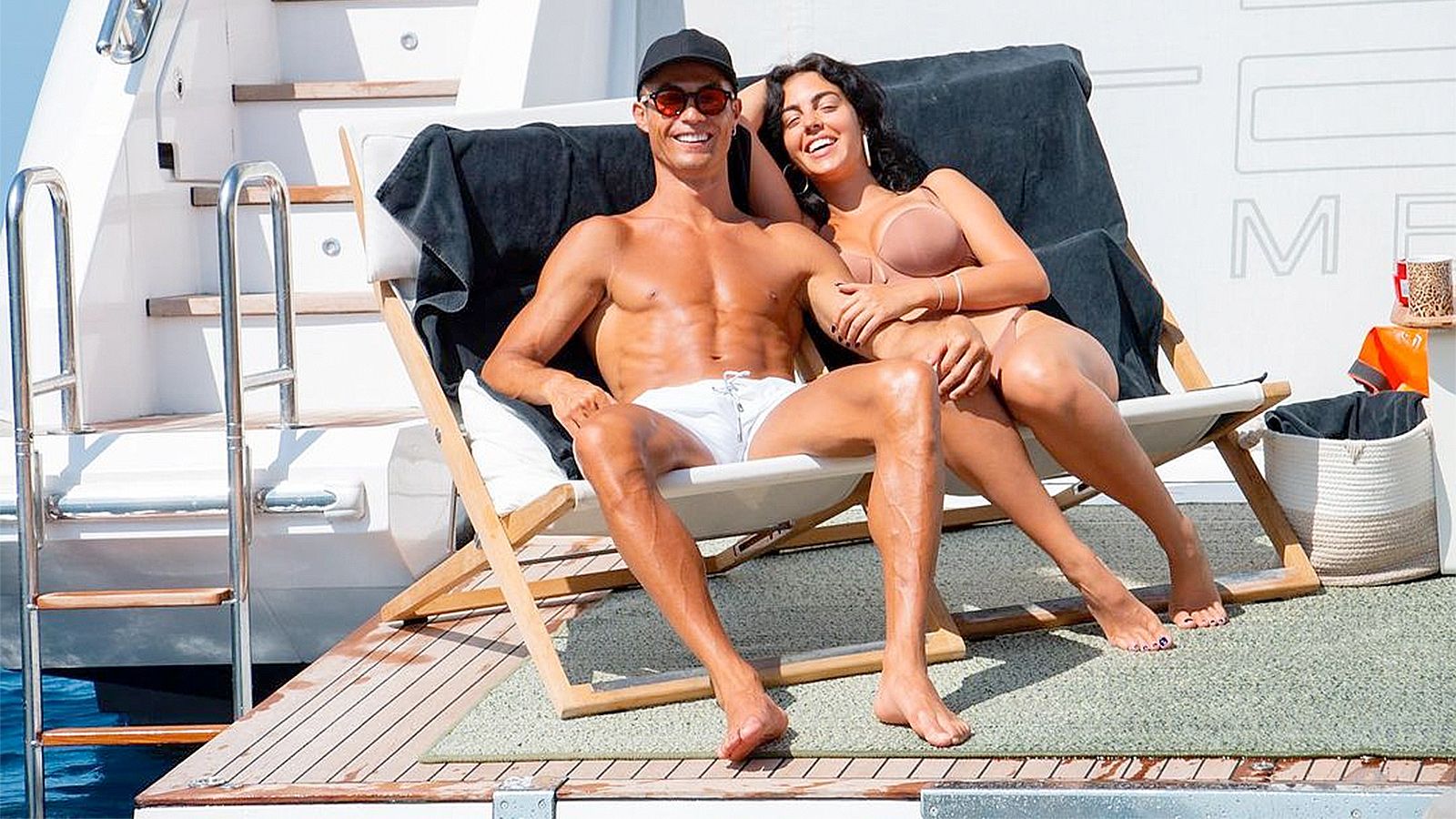 Ronaldo Corcinanın yubileyinə görün nə hədiyyə aldı - FOTO
