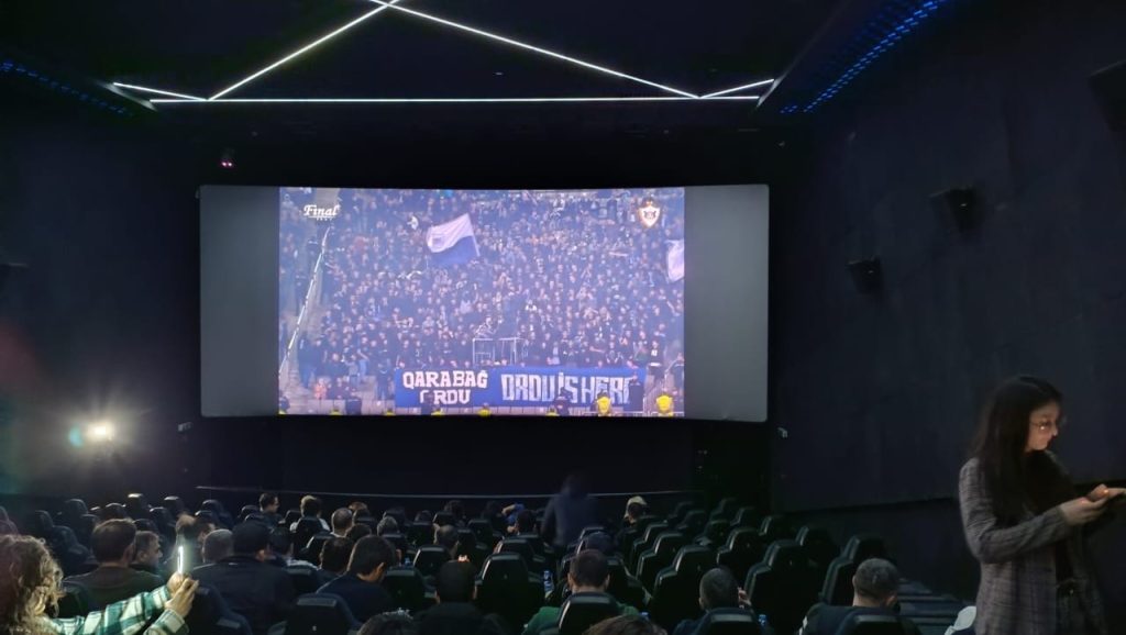 Azərbaycanın futbol ictimaiyyəti “Qarabağ”ın oyununu belə izləyir – FOTO