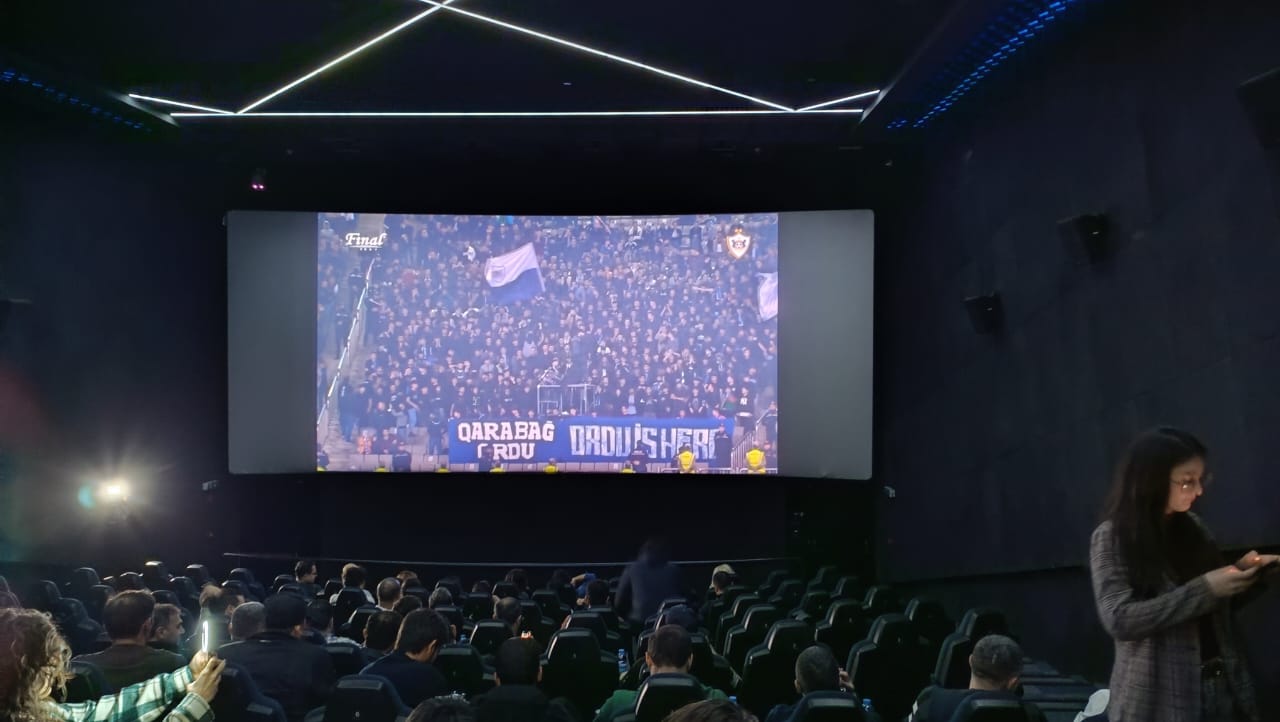 Azərbaycanın futbol ictimaiyyəti “Qarabağ”ın oyununu belə izləyir – FOTO