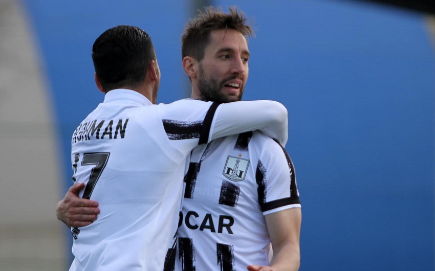 Ozobiç bunu bacaran 10-cu futbolçu oldu