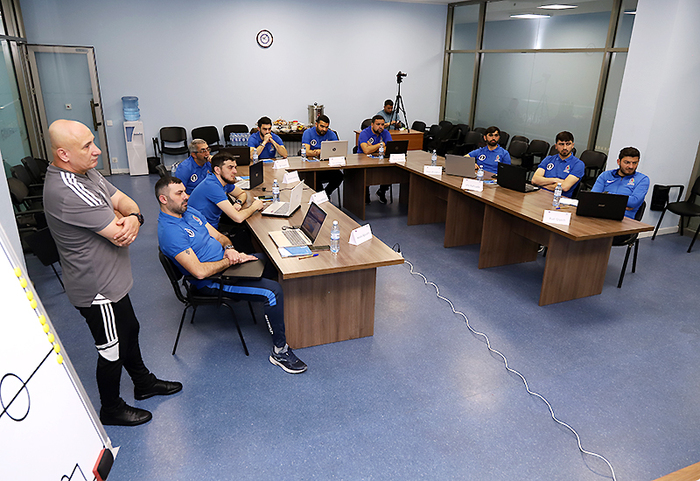 Azərbaycanda UEFA kursları başladı