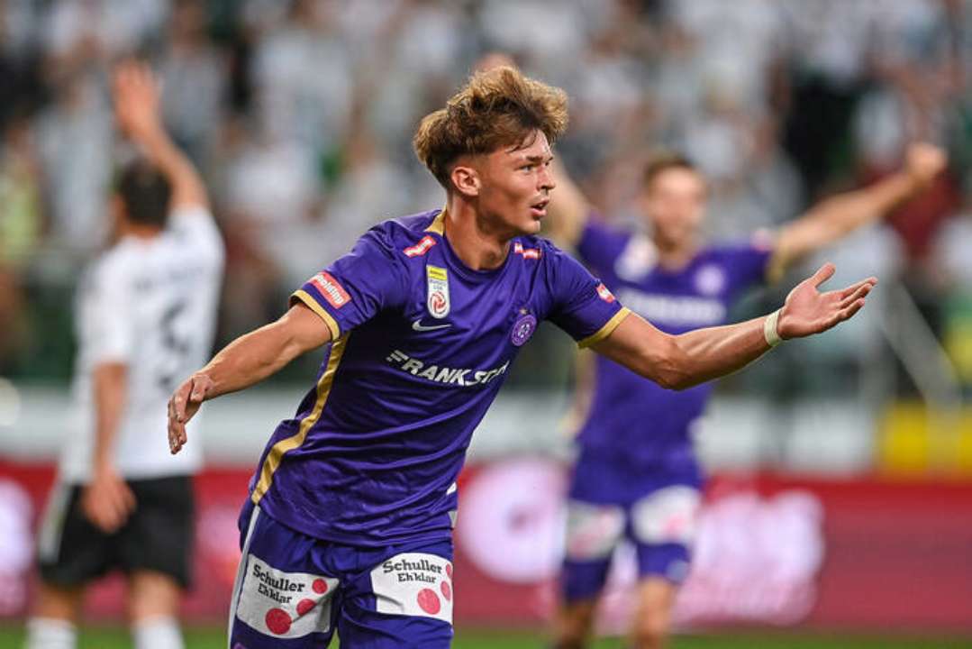 Məşhur klubun futbolçusuna hücum edildi: Çoxsaylı sınıqları var