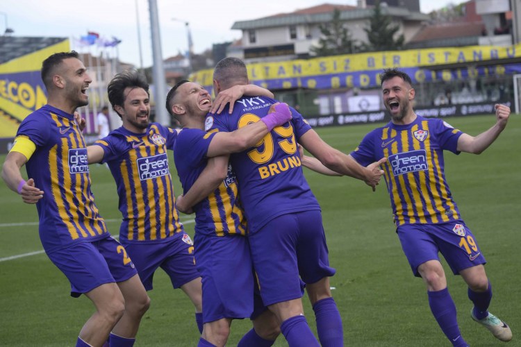 Arda Turanın komandası Super Liqaya vəsiqəni təmin etdi