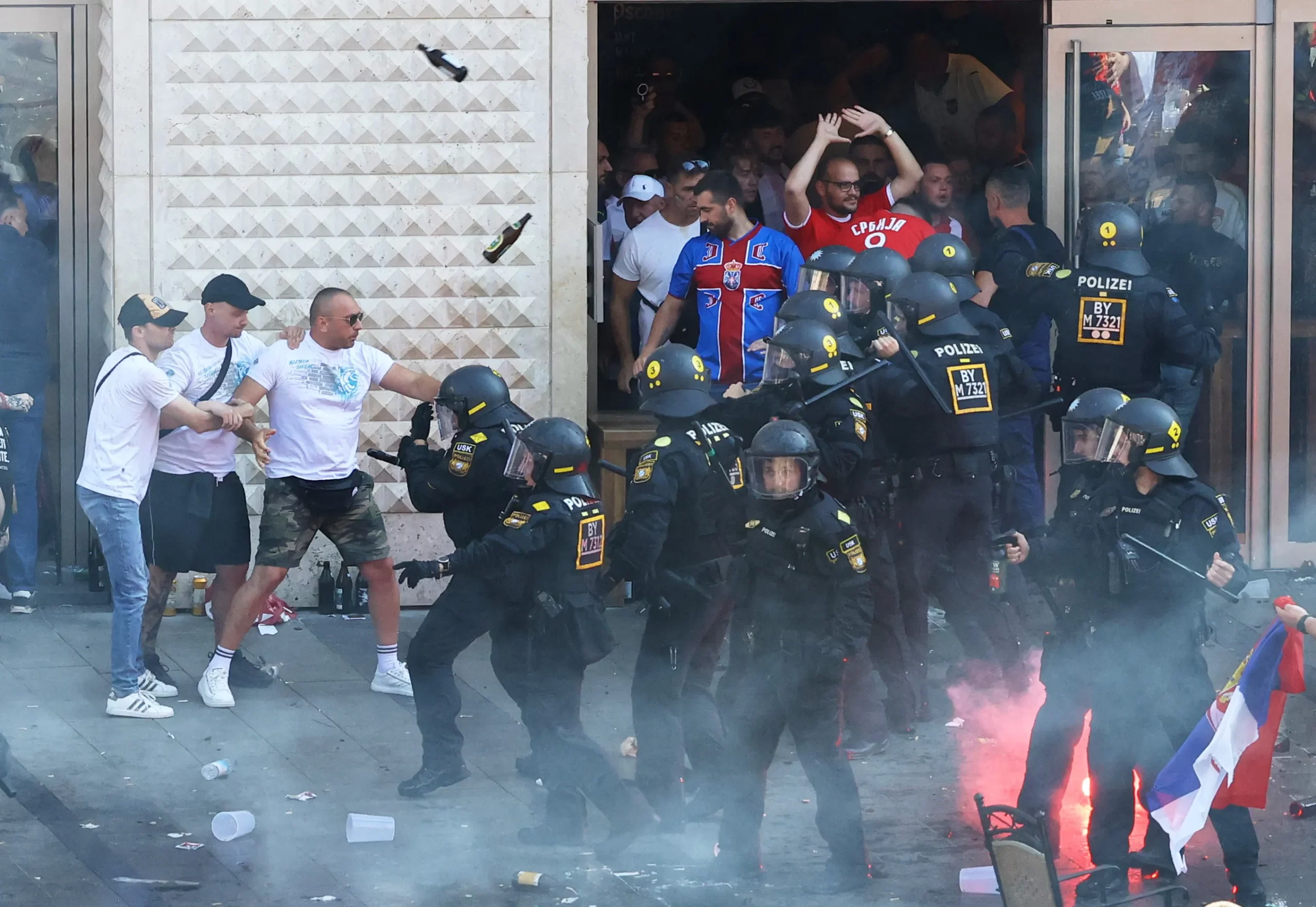Oyundan əvvəl azarkeşlərlə polis arasında toqquşma: Həbs olunanlar var