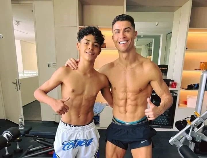 Ronaldo böyük oğlunu təbrik etdi: Ona anasının kimliyini nə vaxt açıqlayacaq?