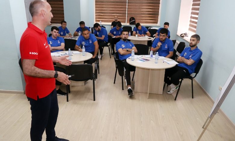 UEFA-nın C kateqoriyalı məşqçi kursları start götürüb