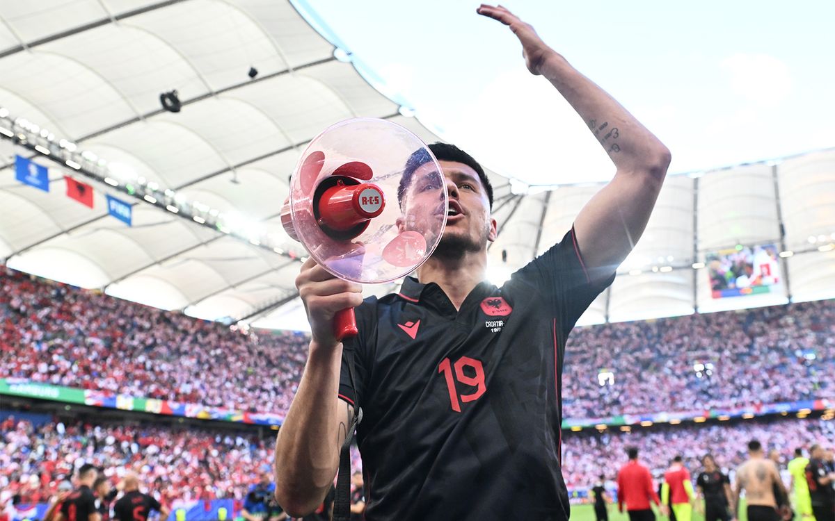 UEFA serbləri və makedonları təhqir edən  futbolçu ilə bağlı araşdırmaya başladı