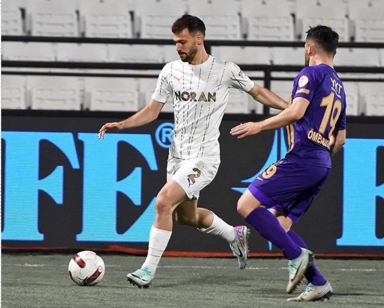 Azərbaycanlı futbolçu Türkiyə klubundan ayrıldı