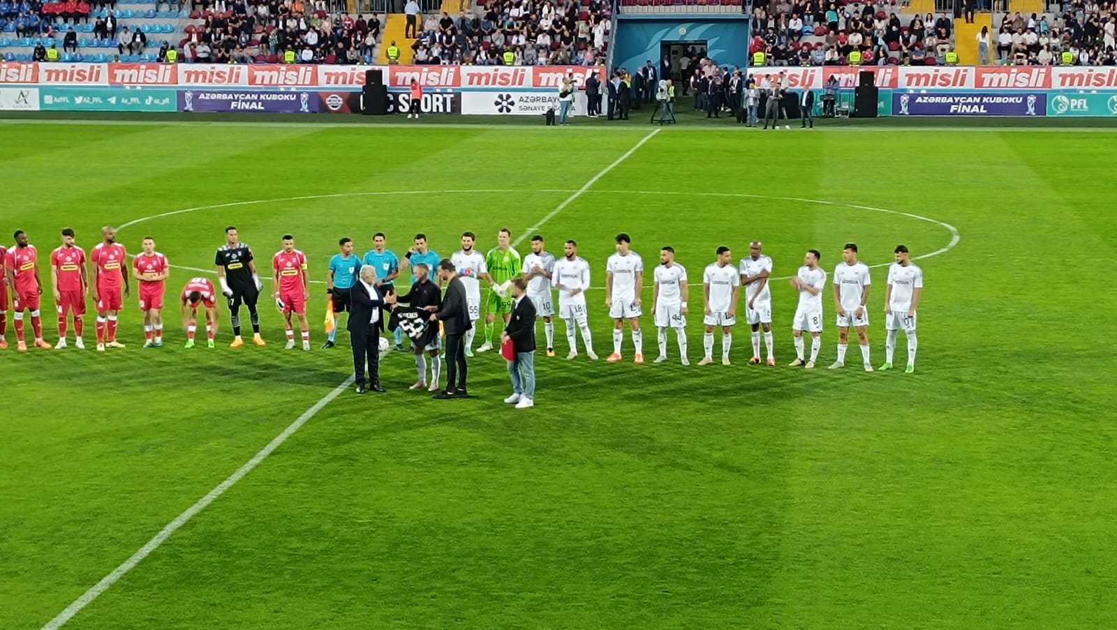 Maksim Medvedev karyerasını bitirdi – FOTOLAR 5 Maksim Medvedev karyerasını bitirdi – FOTOLAR