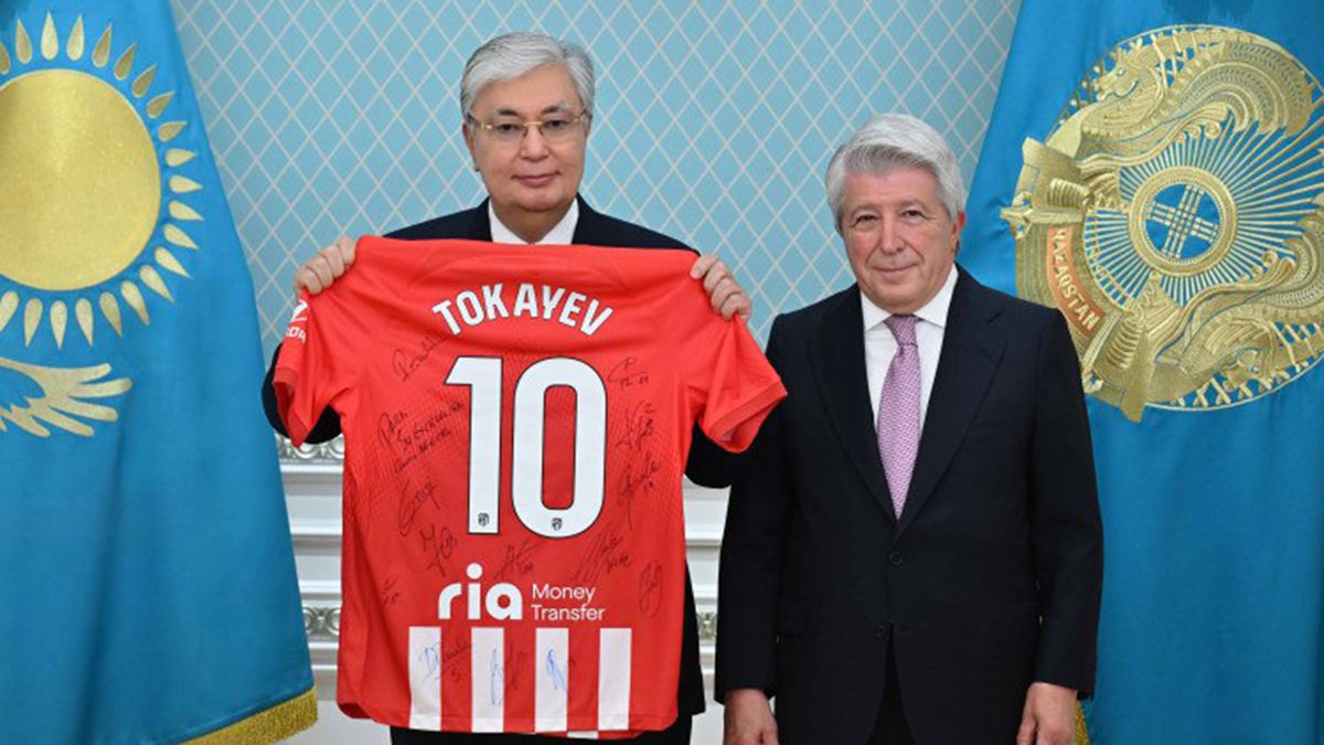 Tokayevə İspaniya nəhəngindən hədiyyə göndərildi – FOTO 2 Tokayevə İspaniya nəhəngindən hədiyyə göndərildi – FOTO