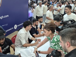 "Qarabağ" futbolçularının iştirakı ilə azarkeşlər üçün imza mərasimi baş tutub