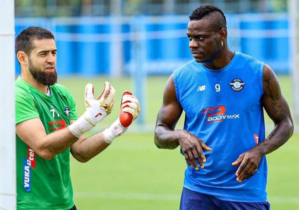 Şahruddin Balotellinin paltardəyişmə otağına fişəng atmasından danışdı