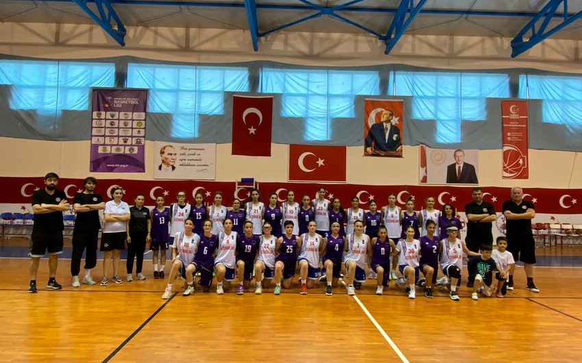 Azərbaycanın milliləri yoxlama görüşləri keçiriblər