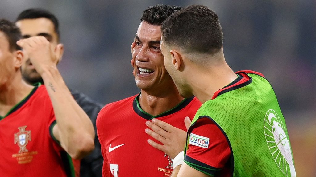 Ronaldonun göz yaşlarına biganə qala bilmədi - FOTO