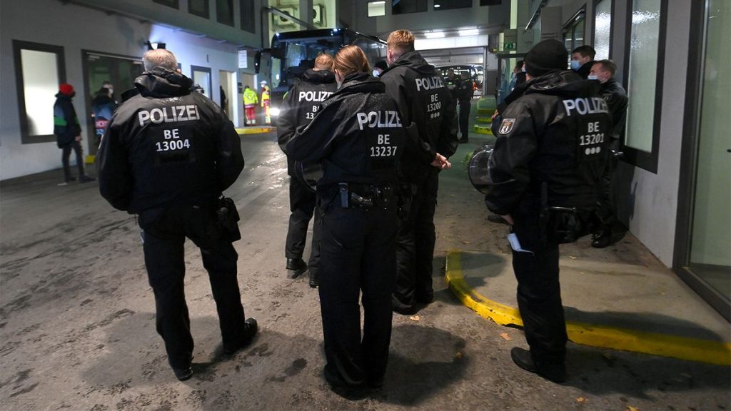 Polis tətil etdi: Əhməd əzəli rəqiblərin oyununu təxirə saldı