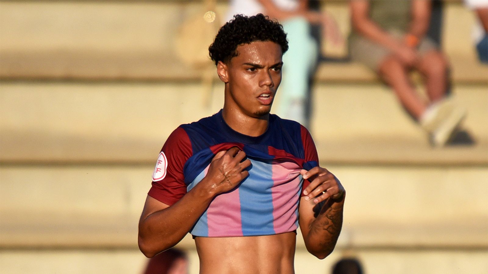 Ronaldinyonun oğlu "Barselona"dan İngiltərə klubuna keçib? - FOTO