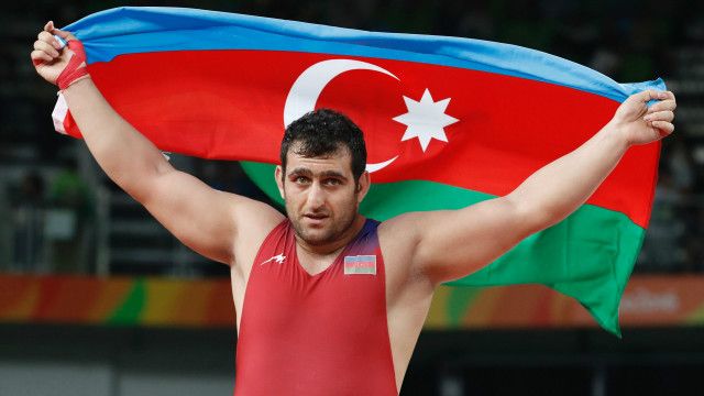 Sabah Şəriəti karyerasını bitirdi