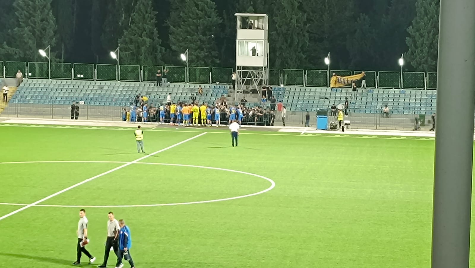 Gəncəlilər futbolçulardan hesabat tələb etdilər, tovuzlular isə dəstək oldular – FOTO