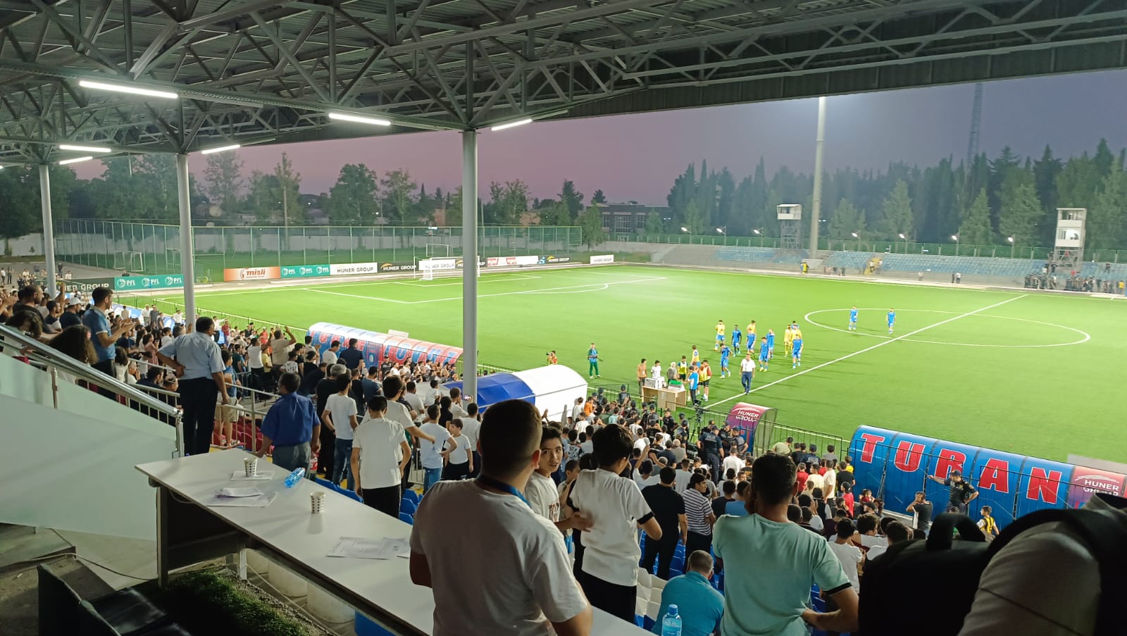 Gəncəlilər futbolçulardan hesabat tələb etdilər, tovuzlular isə dəstək oldular – FOTO