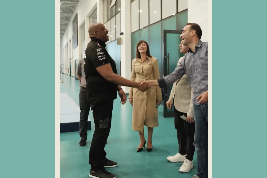 Afrikalı nazir Milli Gimnastika Arenasında